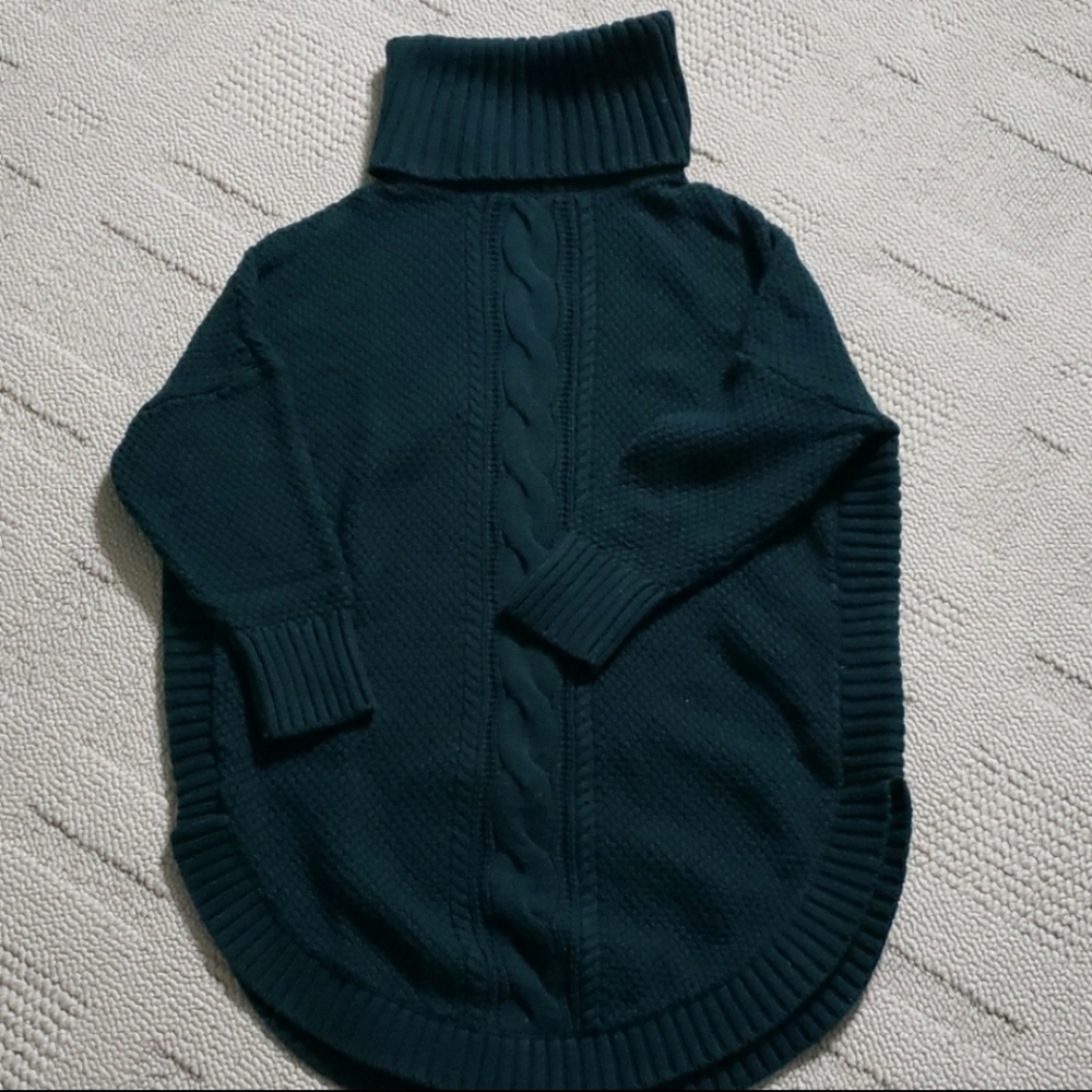HUNTER GREEN 3/4 SLEEVE TURTLE NECK SWEATER☘